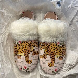 NWT Printfresh slippers